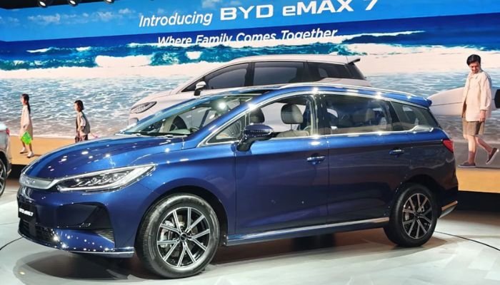 BYD eMax 7 car price india